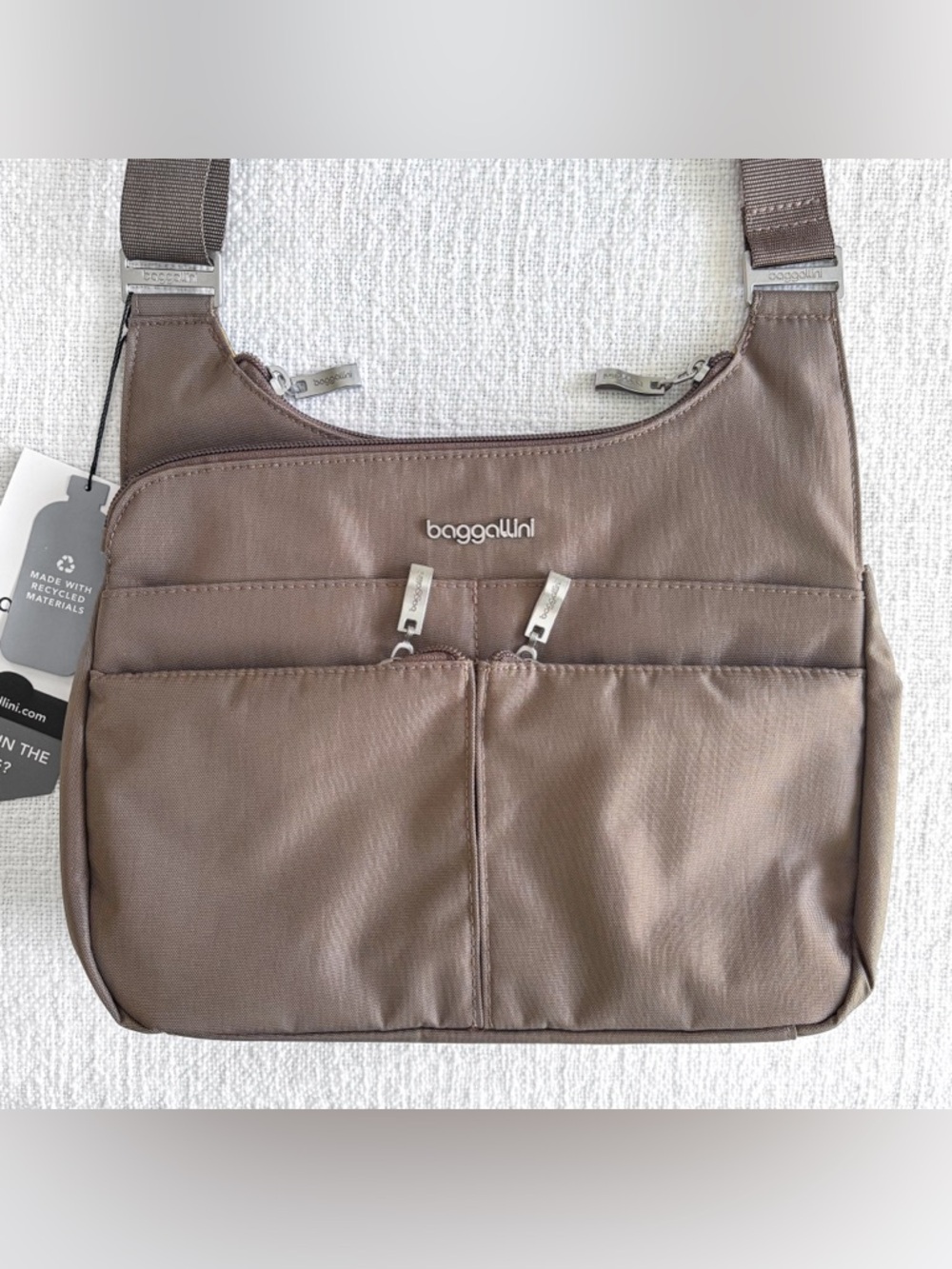 Baggallini cross over crossbody. - Picture 3 of 16